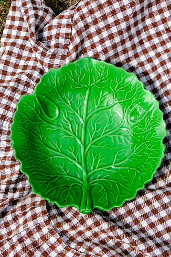 Cabbage leaf salad bowl