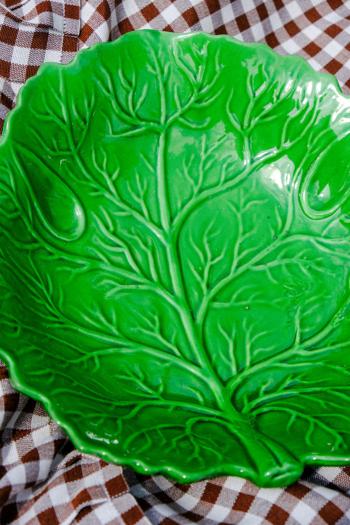 Cabbage leaf salad bowl