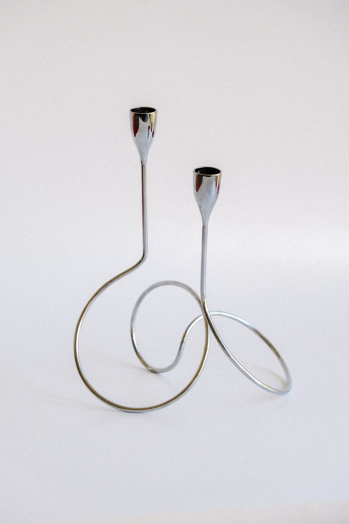 Loop candle holder