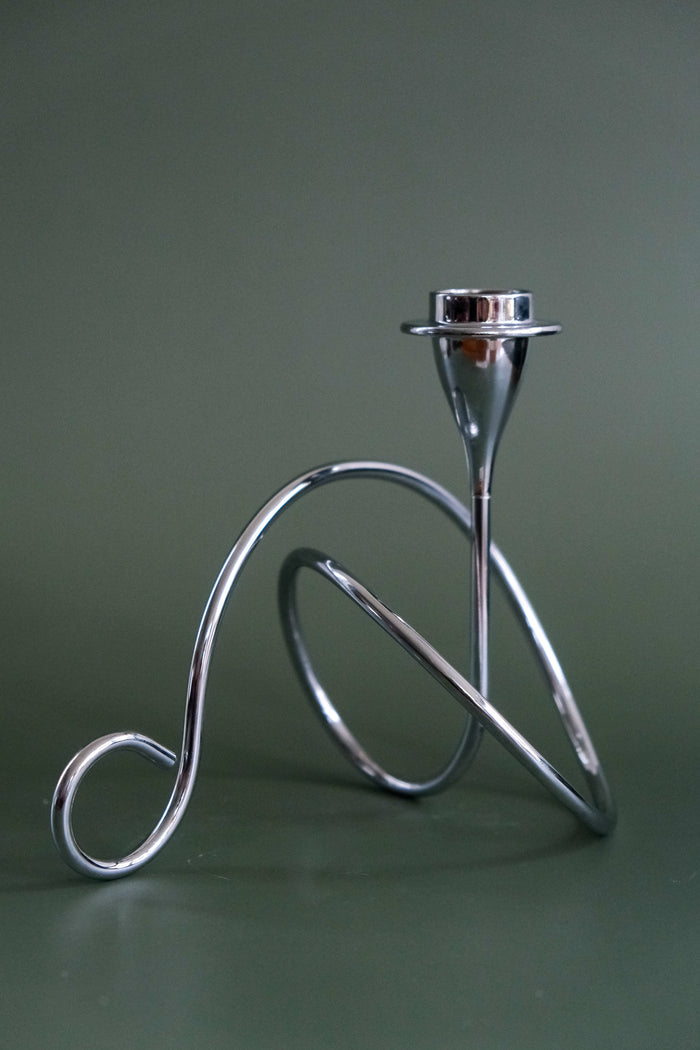 Loop candle holder