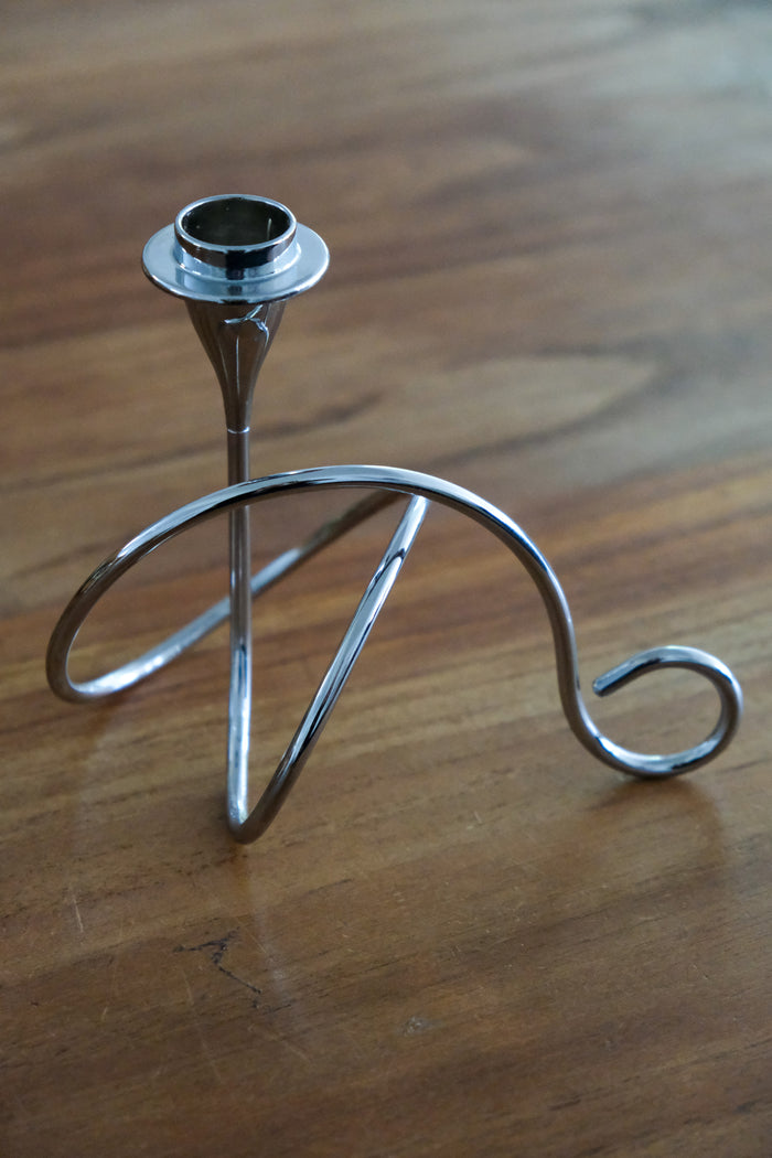 Loop candle holder