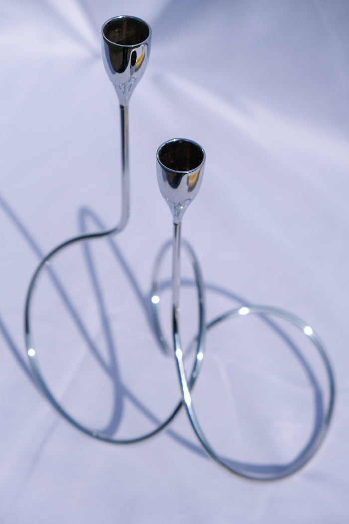 Loop candle holder