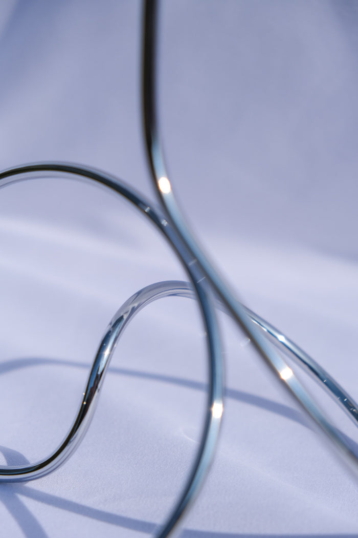 Loop candle holder