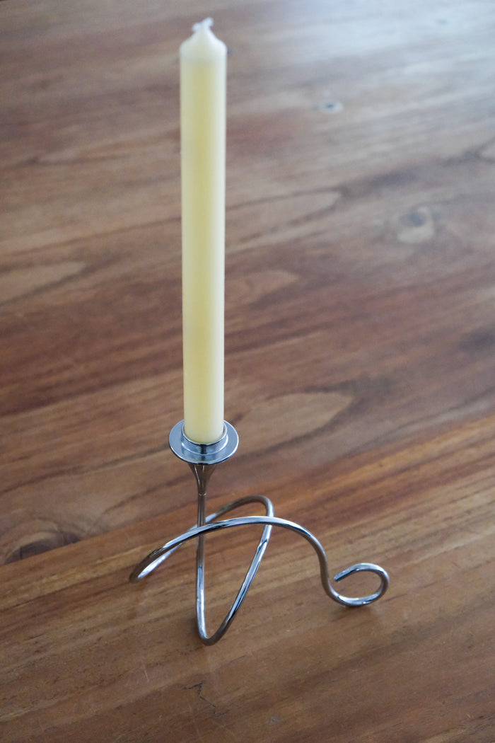 Loop candle holder