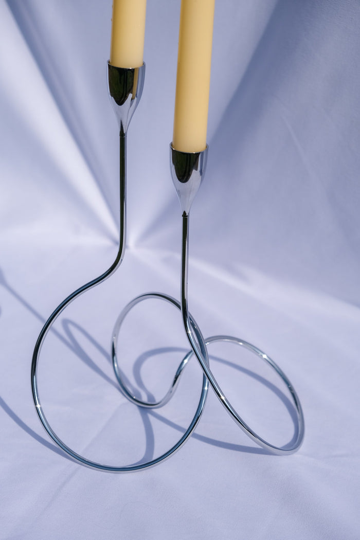Loop candle holder