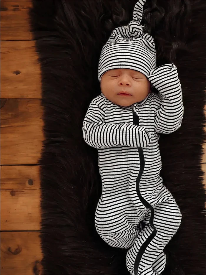 Organic Ribbed Zip Footie Black & White