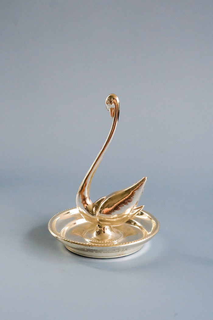 Swan ring holder