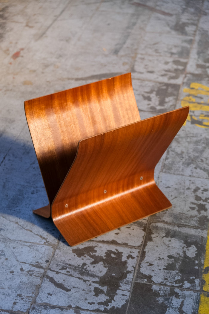 Umbra design magazine holder