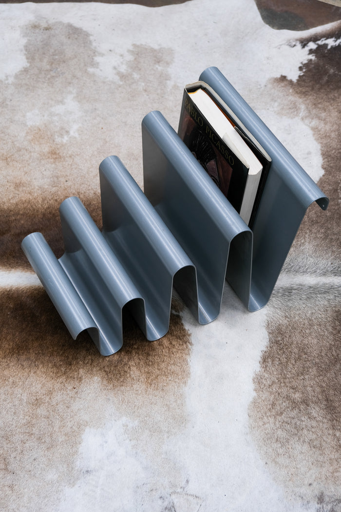 Wavy magazine holder