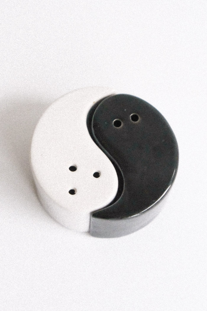 Yin yang salt & pepper shaker